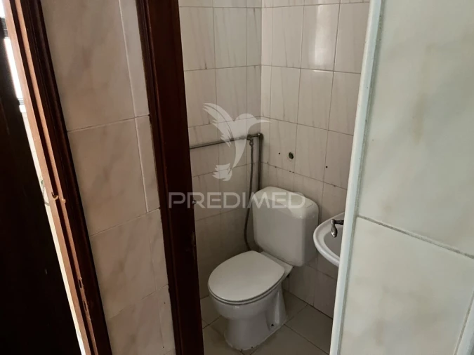 Loja para Arrendamento em Olhão Foto 13