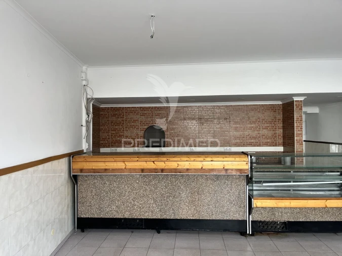 Loja para Arrendamento em Olhão Foto 1