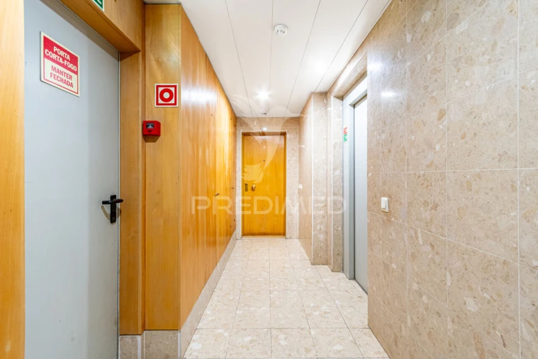 Apartamento T3 para Venda em São Domingos de Benfica Foto 21