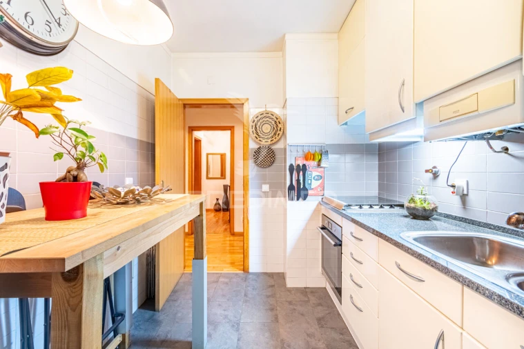 Apartamento T3 para Venda em São Domingos de Benfica Foto 3