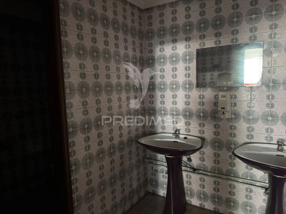 Armazém para Venda em Amora Foto 3