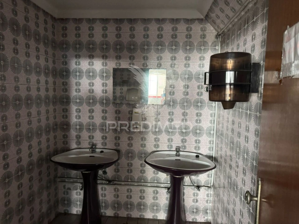 Armazém para Venda em Amora Foto 5