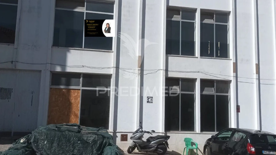 Armazém para Venda em Amora