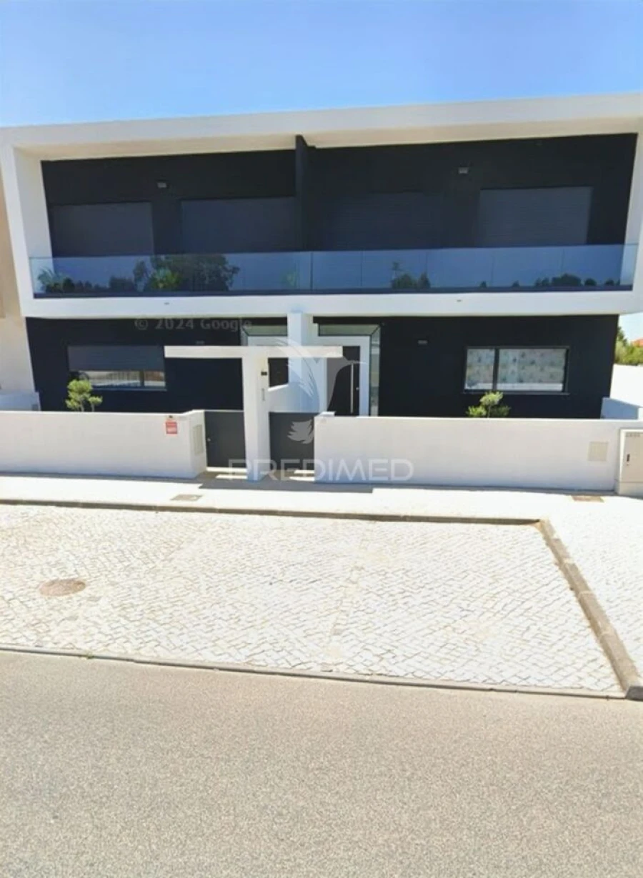 Moradia T4 para Venda em Nossa Sra de Fatima Foto 2