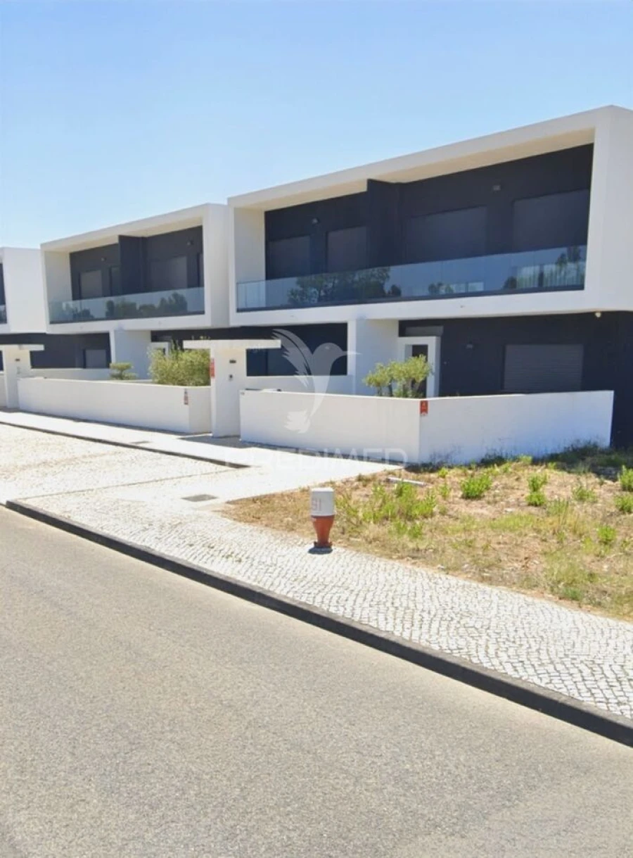 Moradia T4 para Venda em Nossa Sra de Fatima Foto 1