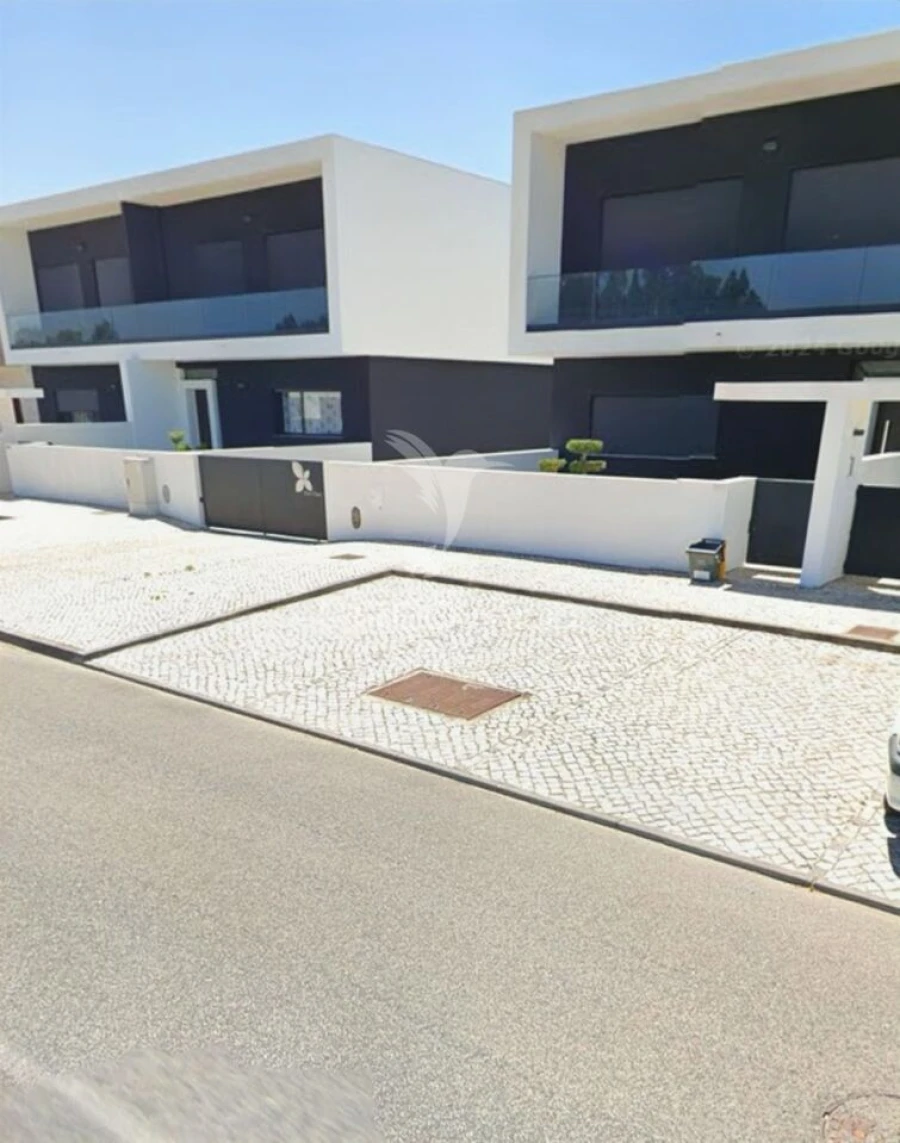 Moradia T4 para Venda em Nossa Sra de Fatima Foto 4