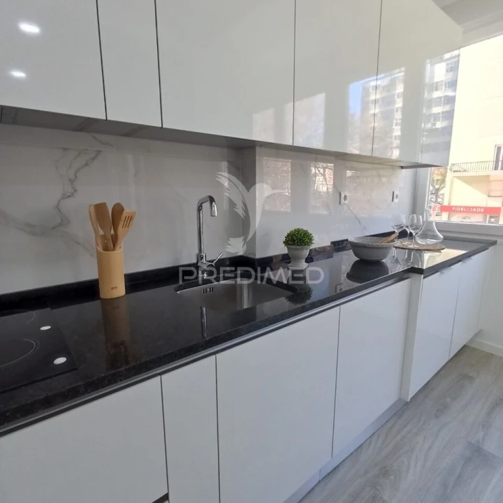 Apartamento T3 para Venda em Benfica Foto 3