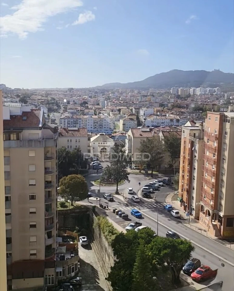 Apartamento T2 para Venda em Algueirão-Mem Martins Foto 2