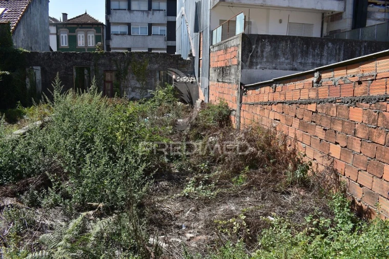 Terreno para Venda em Paranhos Foto 1
