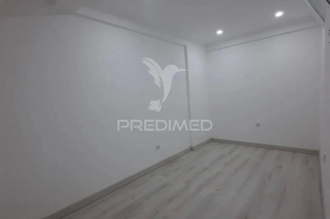 Apartamento T1 para Venda em Corroios Foto 10