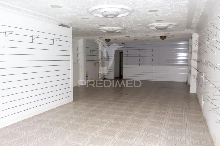 Moradia T4 para Venda em Praia da Vitoria (Santa Cruz) Foto 32