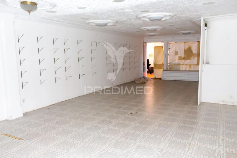 Moradia T4 para Venda em Praia da Vitoria (Santa Cruz) Foto 30