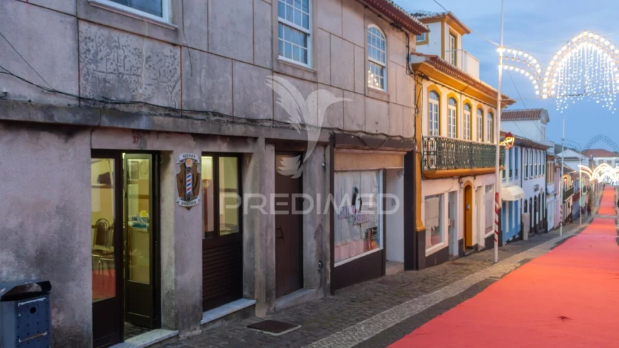 Moradia T4 para Venda em Praia da Vitoria (Santa Cruz)