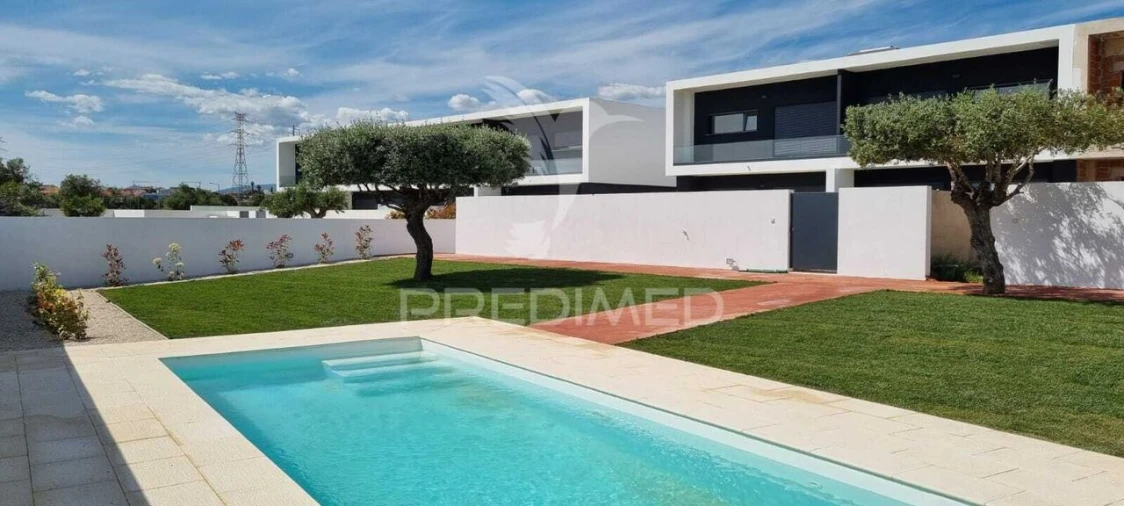 Moradia T4 para Venda em Nossa Sra de Fatima Foto 1