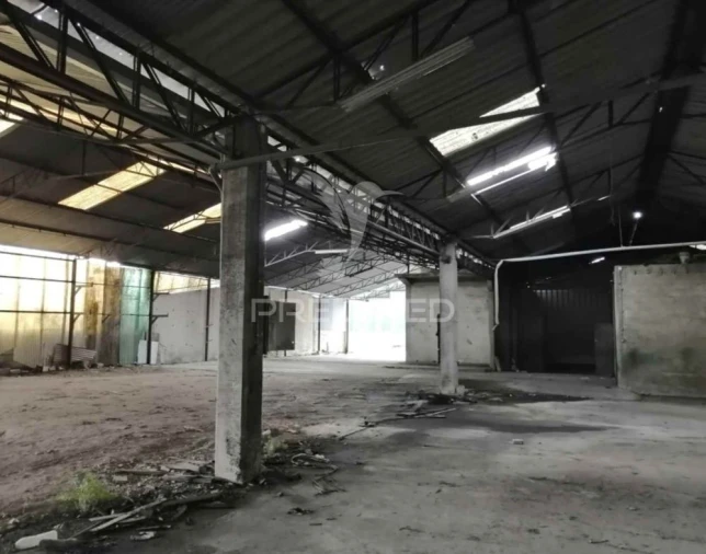 Armazém para Venda em Vilarinho do Bairro Foto 9