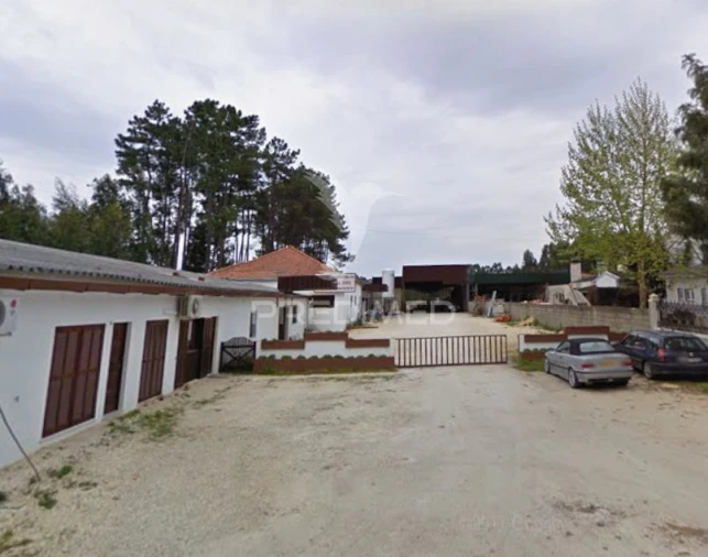 Armazém para Venda em Vilarinho do Bairro