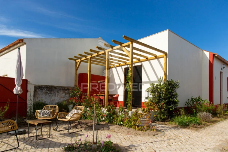 Moradia T5 para Venda em Santa Maria, São Pedro e Sobral da Lagoa Foto 1