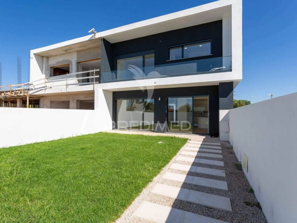 Moradia T4 para Venda em Nossa Sra de Fatima Foto 4