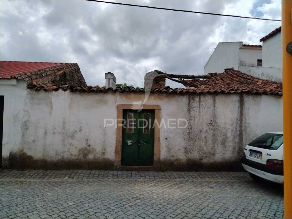 Moradia T0 para Venda em Alagoa Foto 1