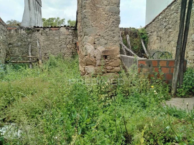 Moradia T0 para Venda em Alagoa Foto 3