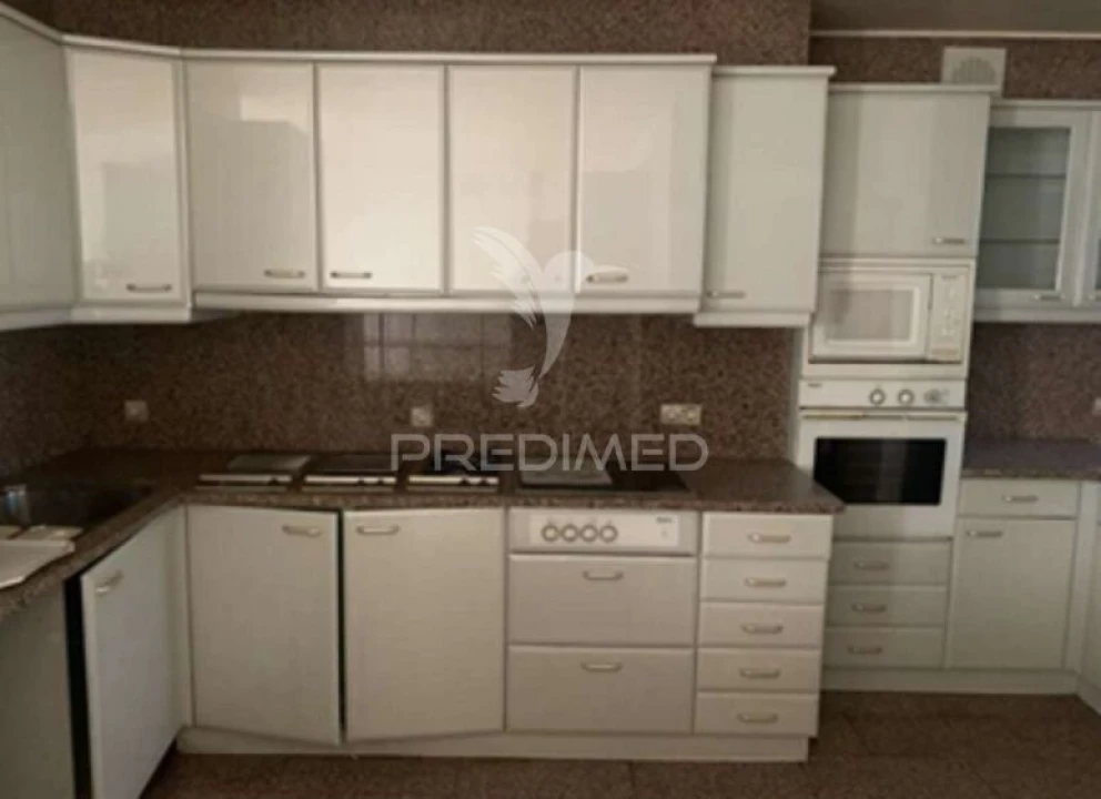 Moradia T4 para Venda em Azurem Foto 5