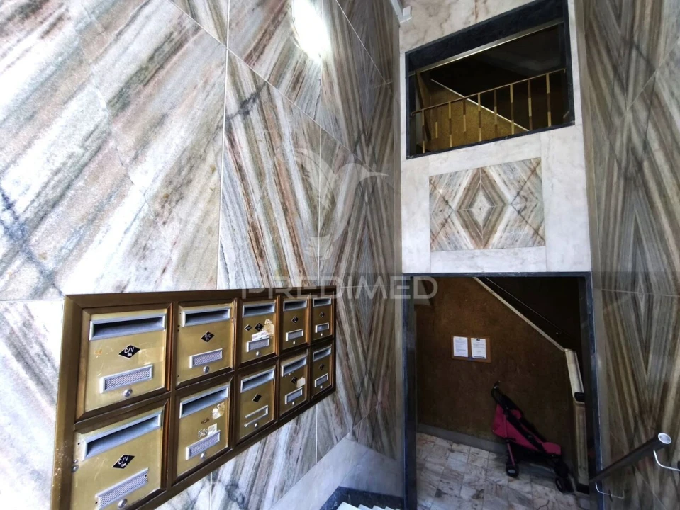 Apartamento T4 para Venda em Águas Livres Foto 2