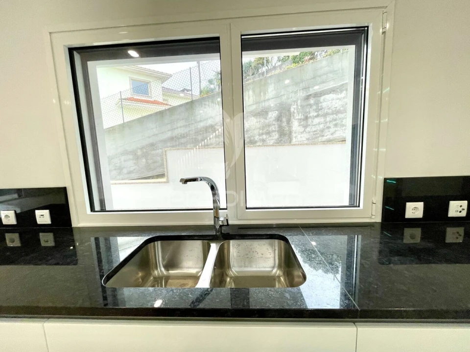 Moradia T3 para Venda em Recezinhos (São Mamede) Foto 7