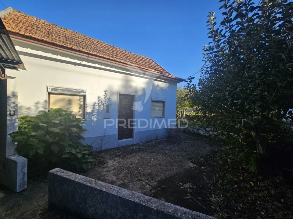 Moradia T3 para Venda em Chãos Foto 2