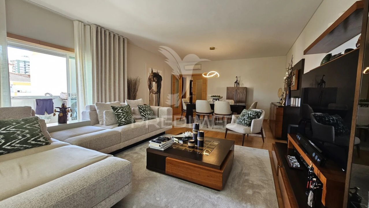 Apartamento T4 para Venda em Portimão Foto 9