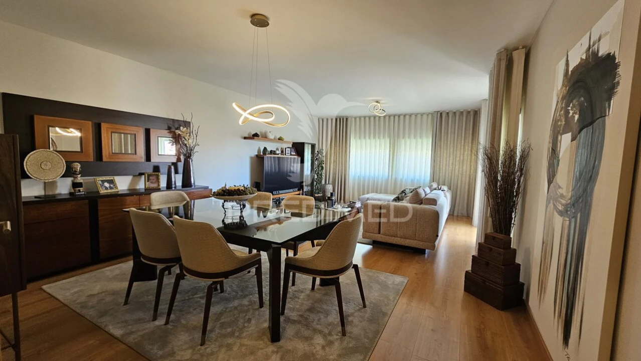Apartamento T4 para Venda em Portimão Foto 10