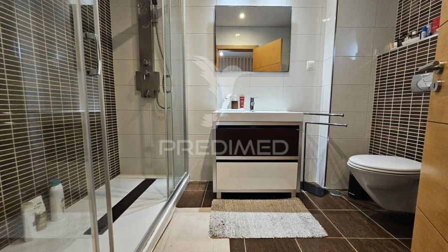 Apartamento T4 para Venda em Portimão Foto 7
