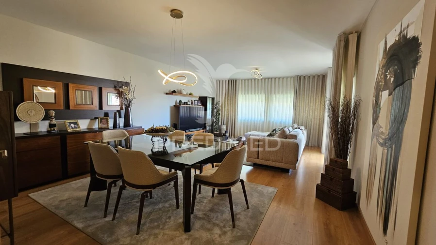Apartamento T4 para Venda em Portimão Foto 10