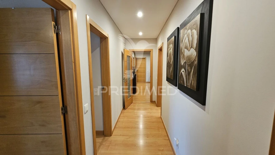 Apartamento T4 para Venda em Portimão Foto 6