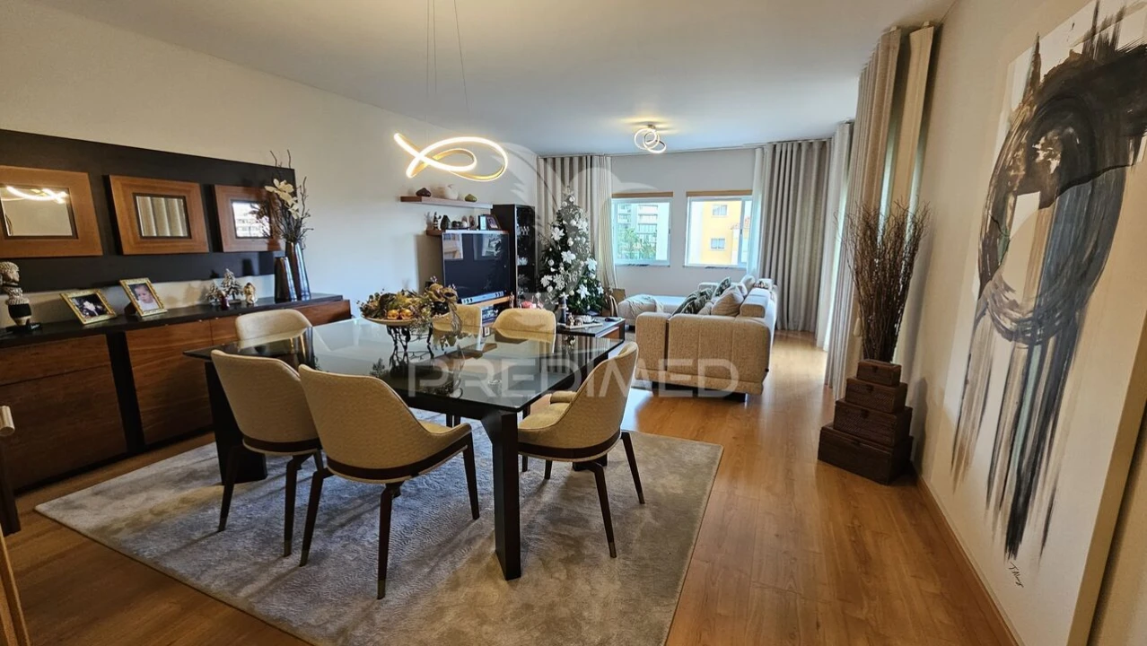 Apartamento T4 para Venda em Portimão Foto 2