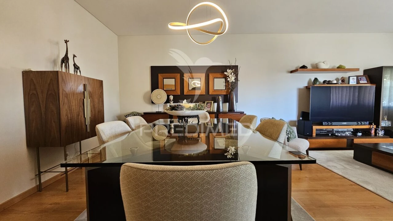 Apartamento T4 para Venda em Portimão Foto 3