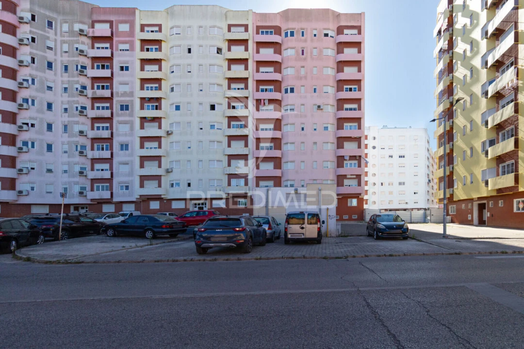 Apartamento T2 para Venda em Corroios Foto 30