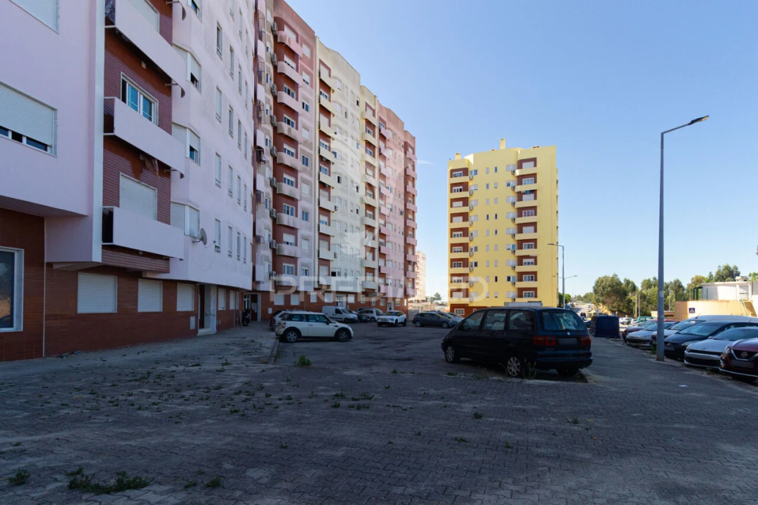 Apartamento T2 para Venda em Corroios Foto 31