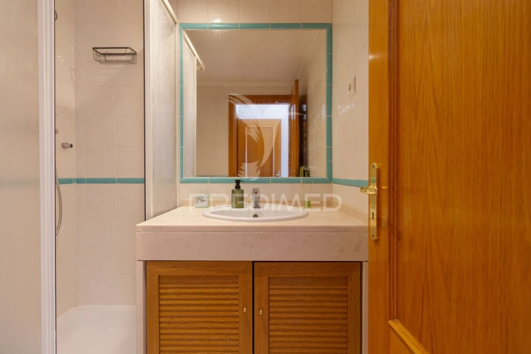 Apartamento T2 para Venda em Corroios Foto 16