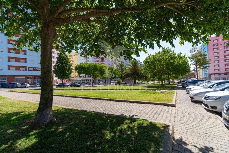 Apartamento T2 para Venda em Corroios Foto 29