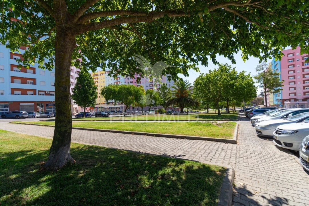 Apartamento T2 para Venda em Corroios Foto 29