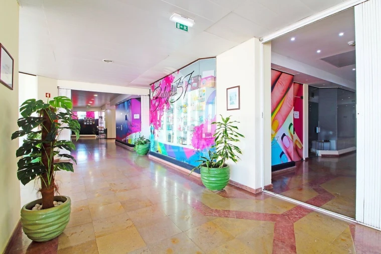 Loja para Venda em Albufeira e Olhos de Água