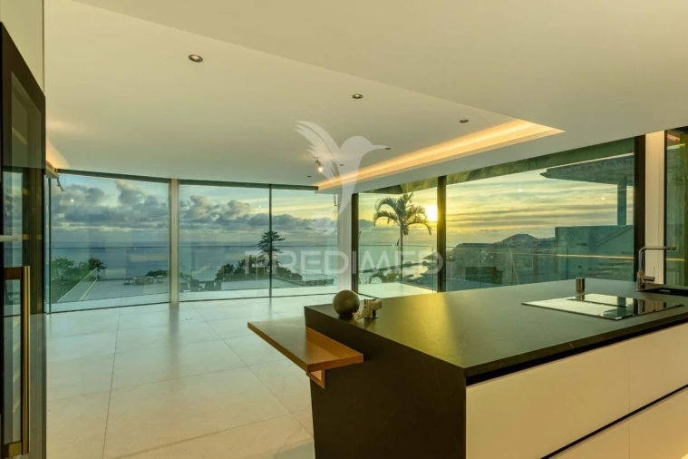 Moradia T4 para Venda em Funchal (Santa Maria Maior) Foto 7