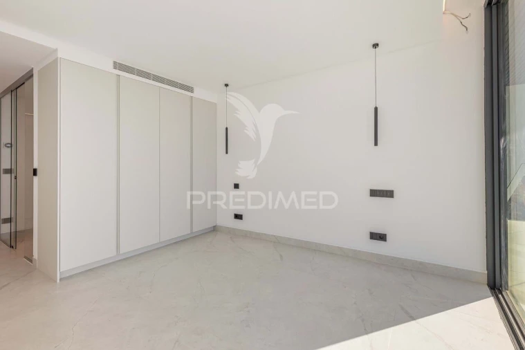 Moradia T4 para Venda em Funchal (Santa Maria Maior) Foto 14