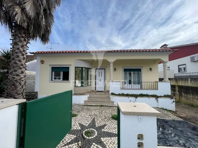 Moradia T4 para Venda em Asseiceira Foto 1