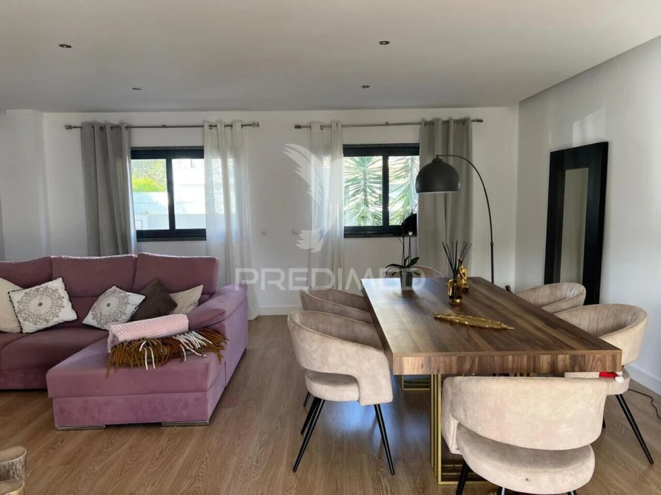 Moradia T4 para Venda em Santo Antonio da Charneca Foto 2