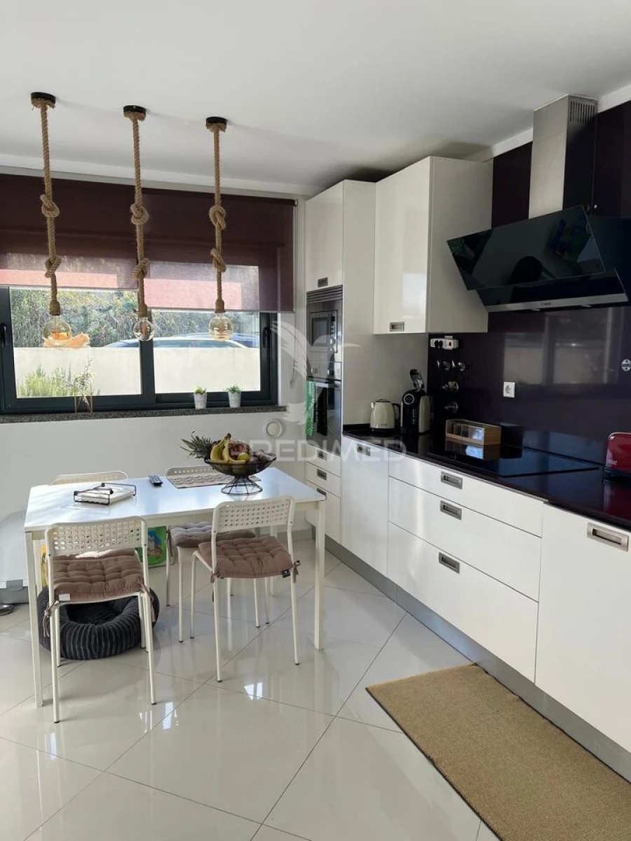 Moradia T4 para Venda em Santo Antonio da Charneca Foto 3