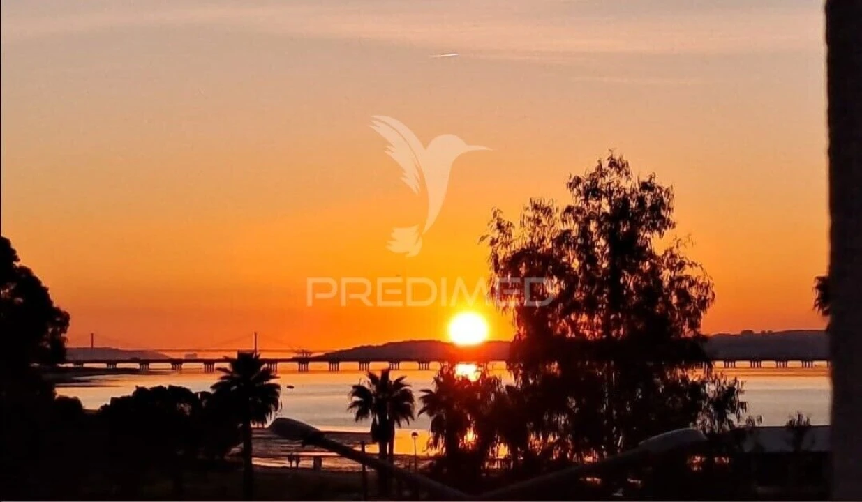 Apartamento T4 para Venda em Alcochete Foto 1