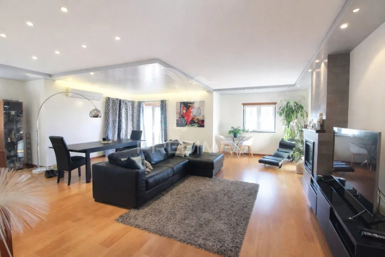 Apartamento T4 para Venda em Alcochete Foto 8