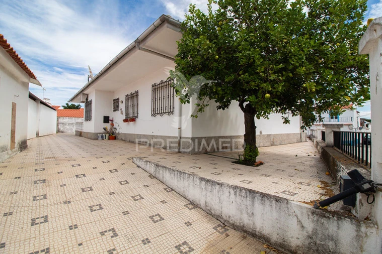 Moradia T4 para Venda em Vimieiro Foto 2