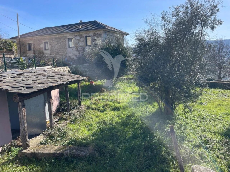 Moradia T3 para Venda em Alvarenga Foto 11